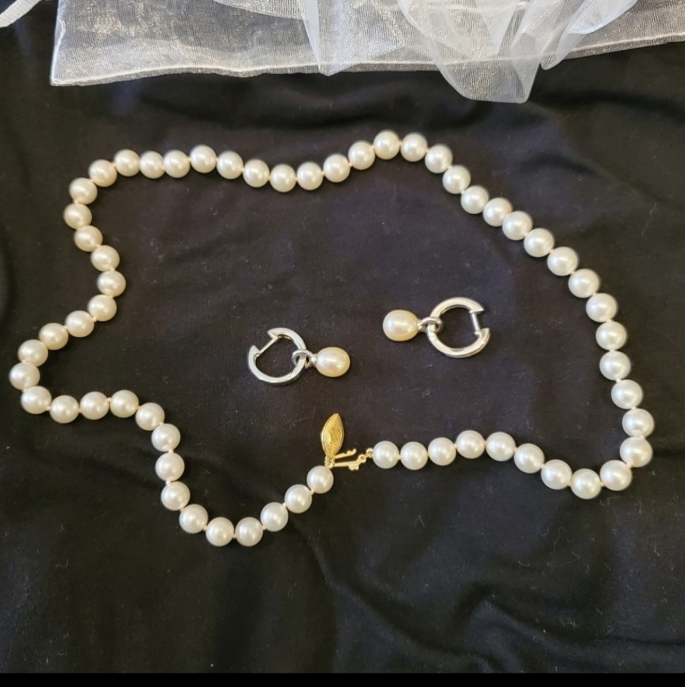 14k White Gold Earrings w Diamonds + Pearls Necklace added as a 🎁 bonus! - Picture 9 of 11